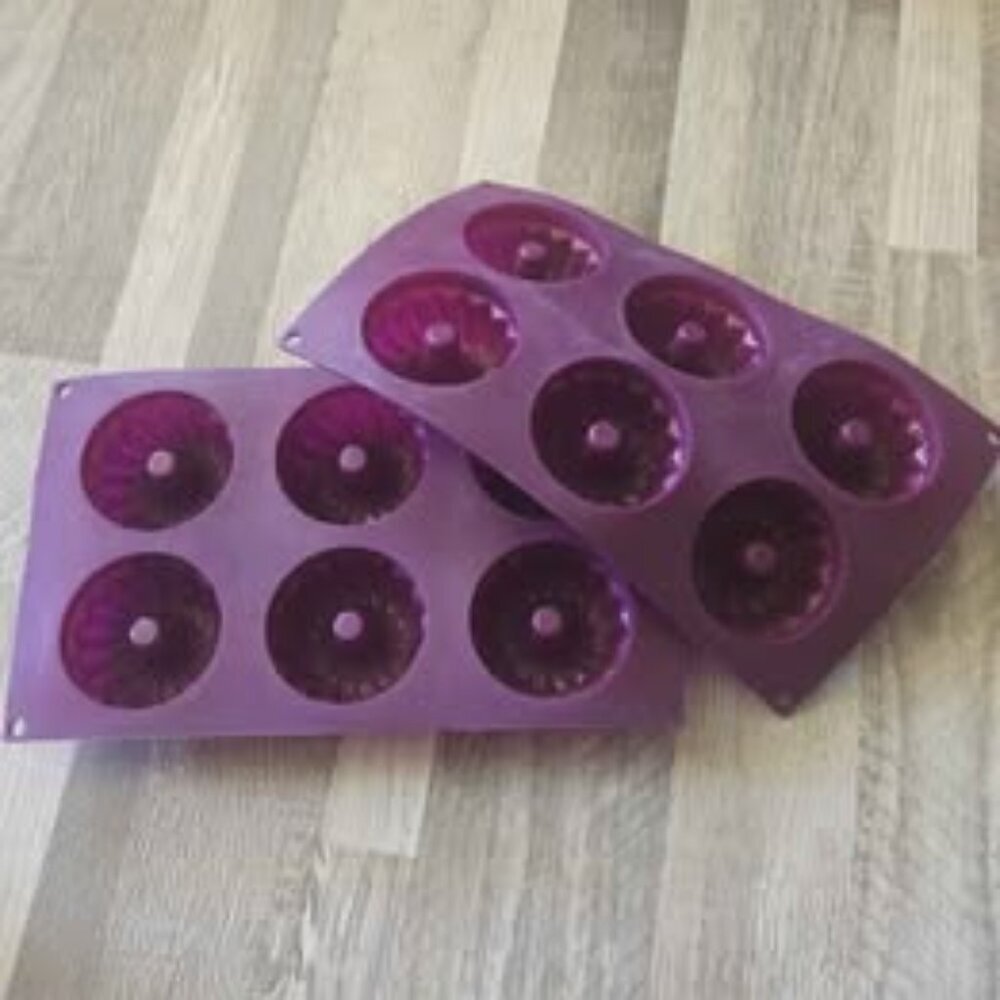 EPICURE Purple Silicone Baking Lot Fluted Cake Perfect Portion Pan Freezer Tray - Picture 4 of 5